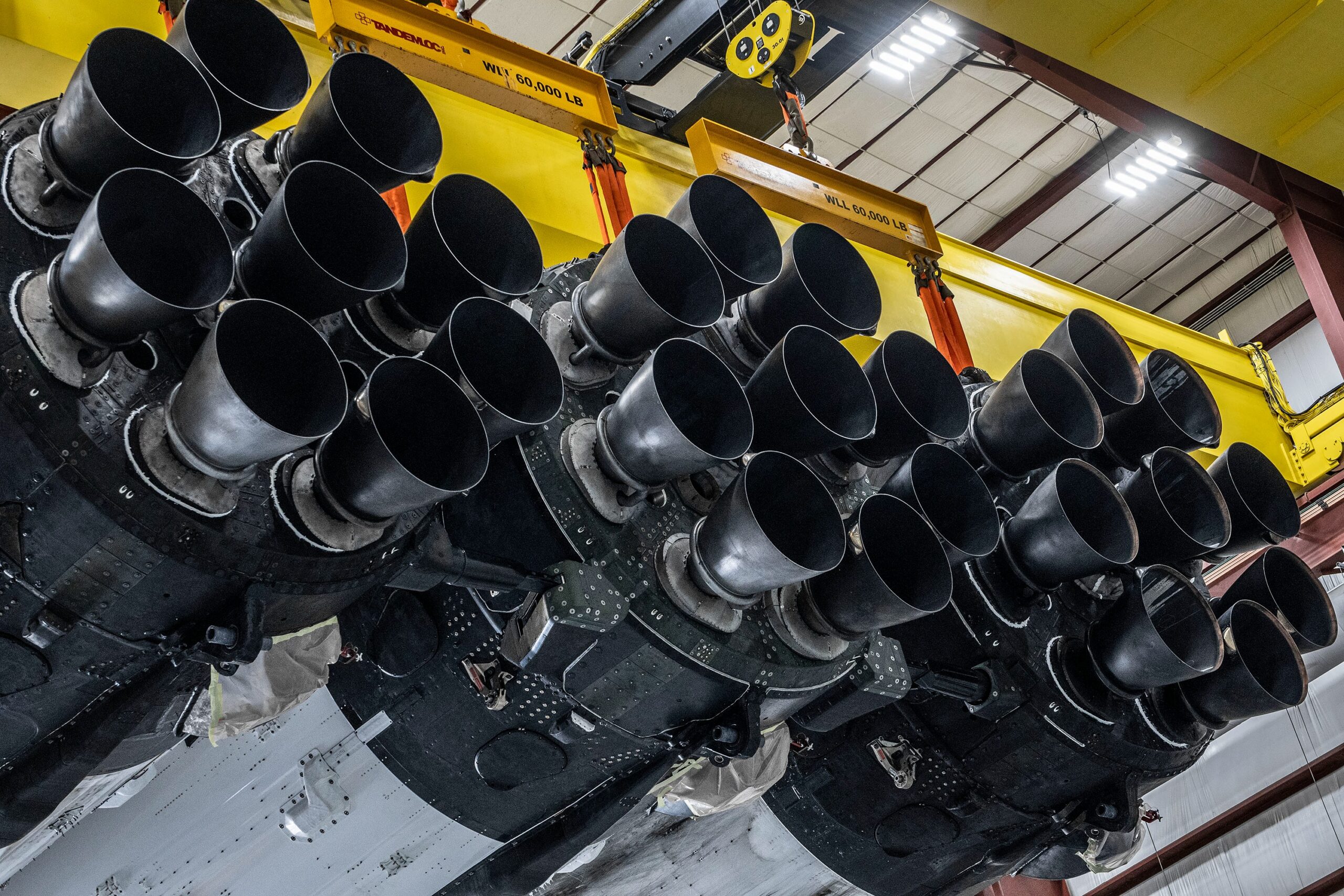 27 двигунів Merlin ракети Falcon Heavy