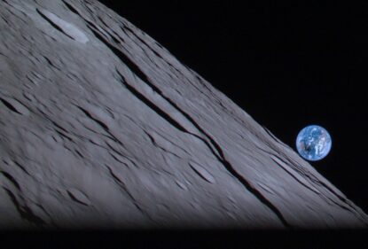Лунная тень пляшет на поверхности Земли на потрясающем изображении, сделанном «Хакуто-R» с лунной орбиты
