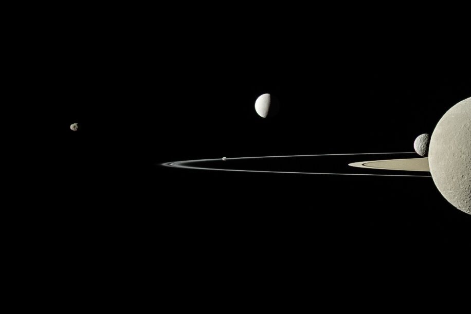 Giant Race: Saturn once again bypasses Jupiter by the number of moons