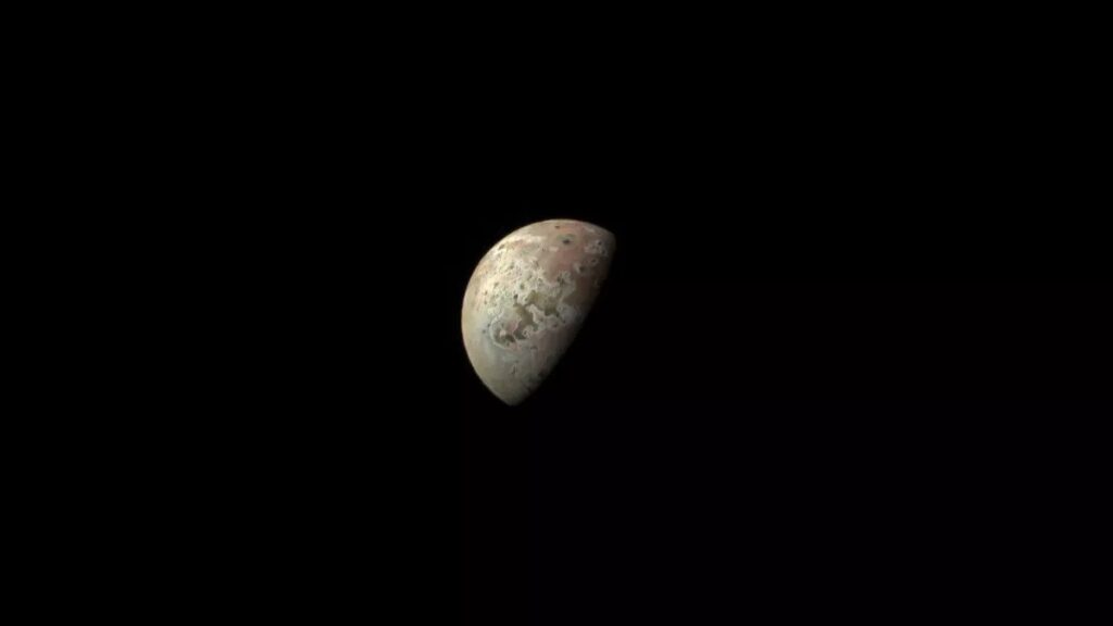 Фотографія Іо, зроблена 16 травня апаратом Juno