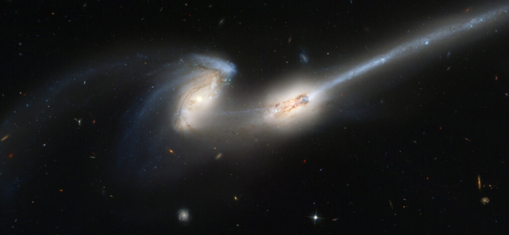 Дві галактики з хвостом