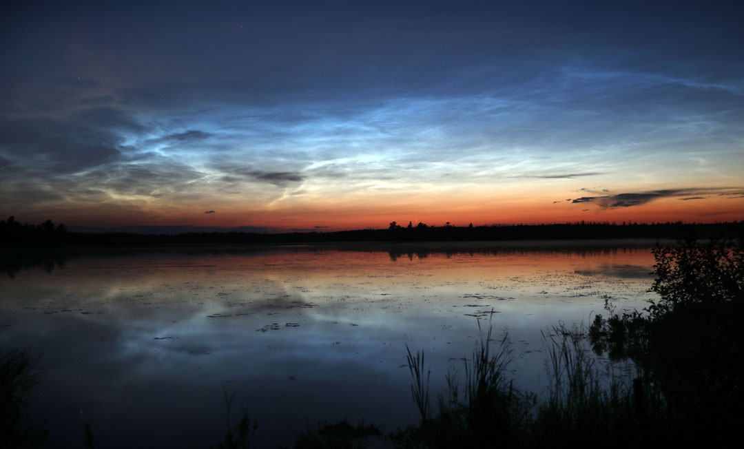 http://universemagazine.com/wp-content/uploads/2023/05/noctilucent-clouds-june-27-2021-b-eagle-lake-s.jpg