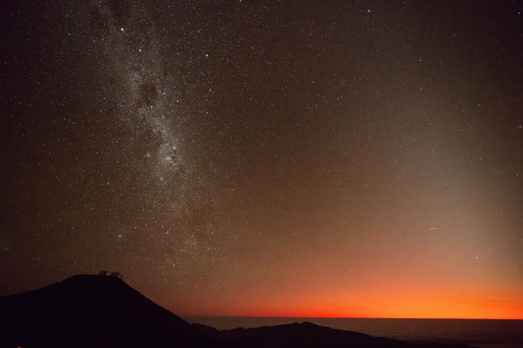 Fiery sky over Paranal (photo)