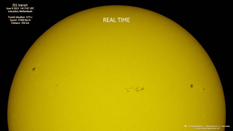 Міжнародна космічна станція пролітає на фото повз Сонце всього за 0,75 секунди