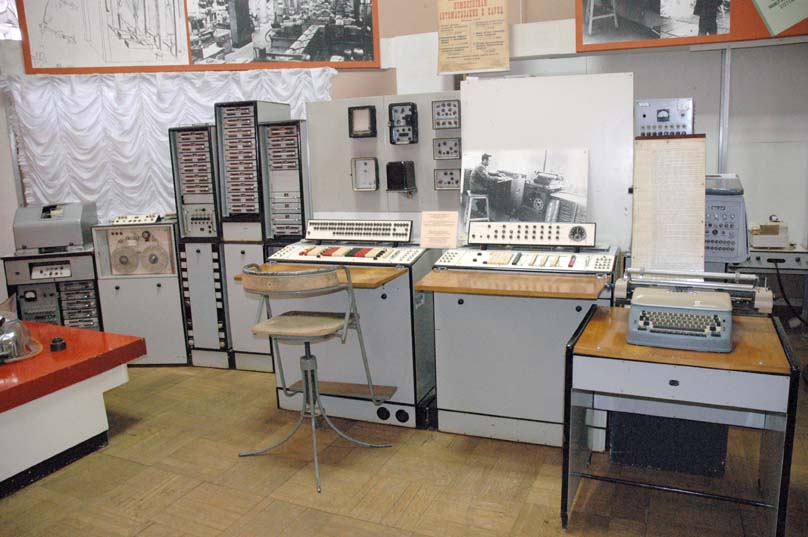 Комп'ютер «Дніпро» в музеї