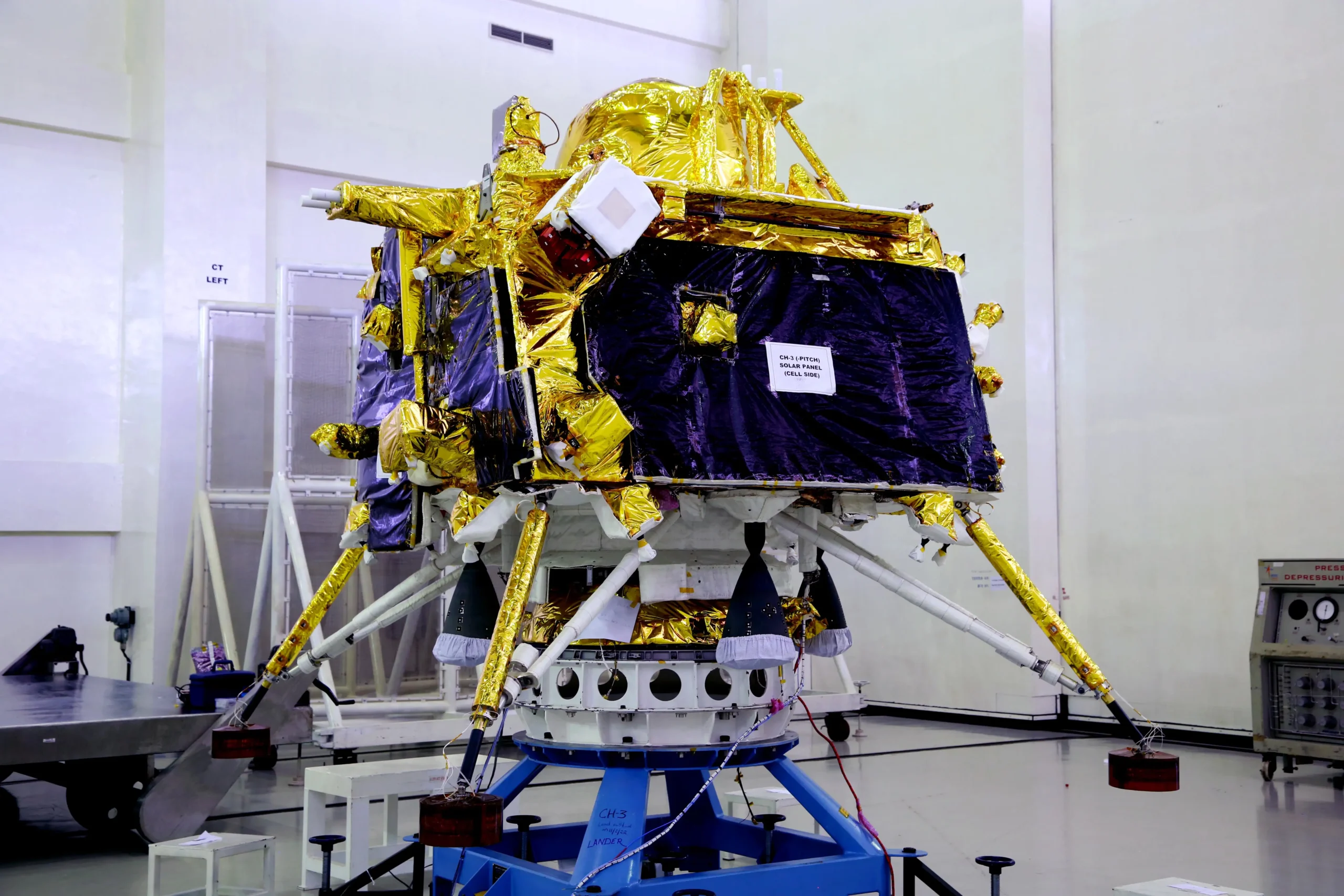 Спускальна платформа з індійським місяцеходом відокремилася від «Чандраяна-3»