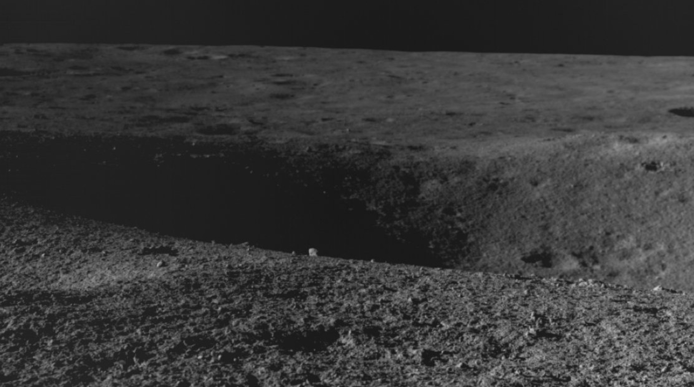 "Чандраян-3" зробив це зображення з поверхні Місяця 27 серпня