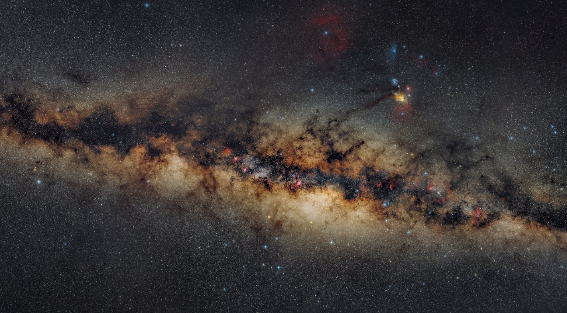 Photographer overcame 16 thousand km for an exciting photo of the Milky Way