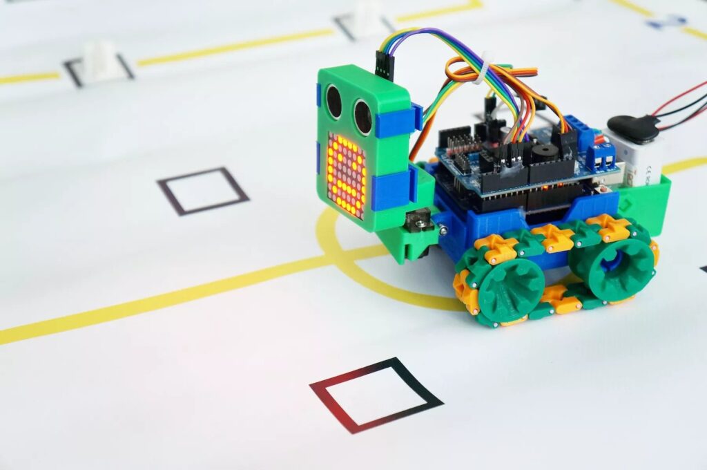 Робот, части которого напечатаны на 3D-принтере
