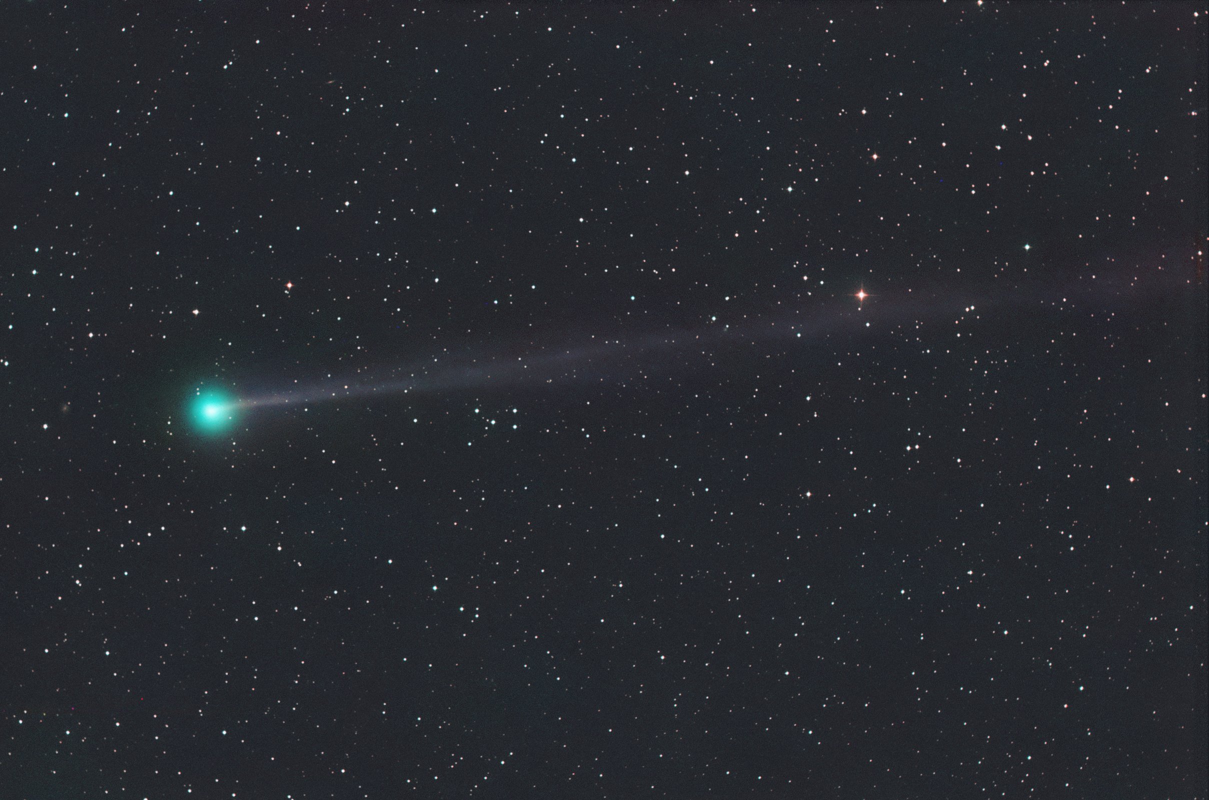 Astrophotographer shot a green comet