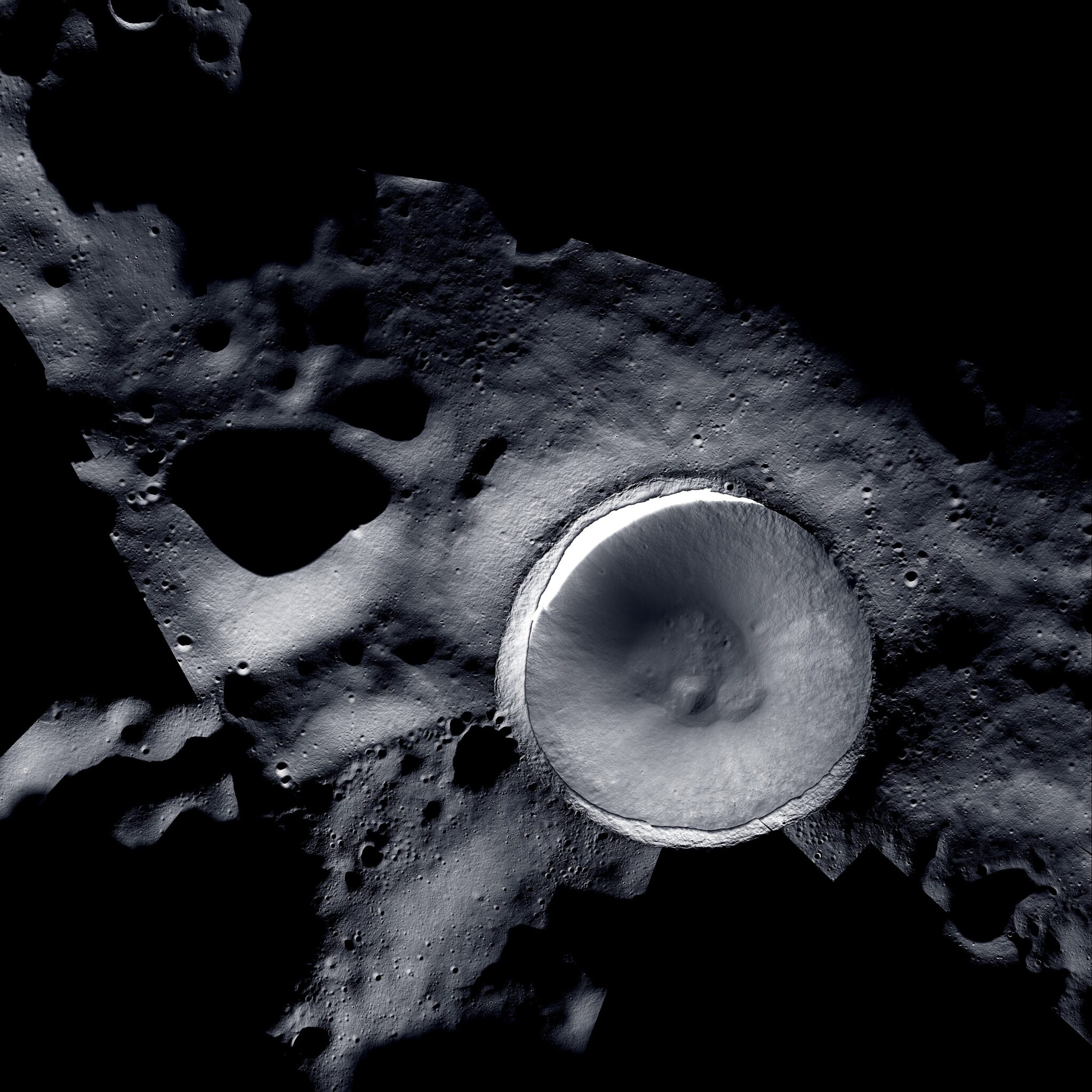 Мозаика, созданная Lunar Reconnaissance Orbiter и ShadowCam