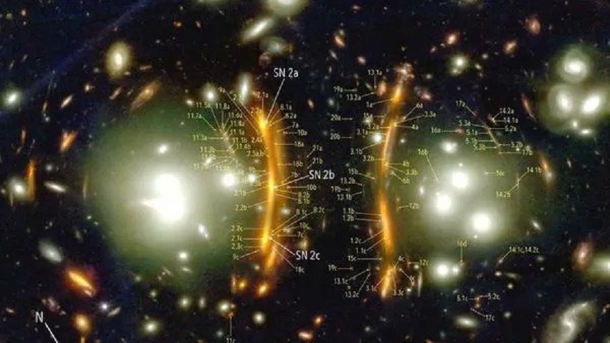 На этом снимке Hubble сверхновая обозначена трижды: как SN 2a, SN 2b и SN 2с