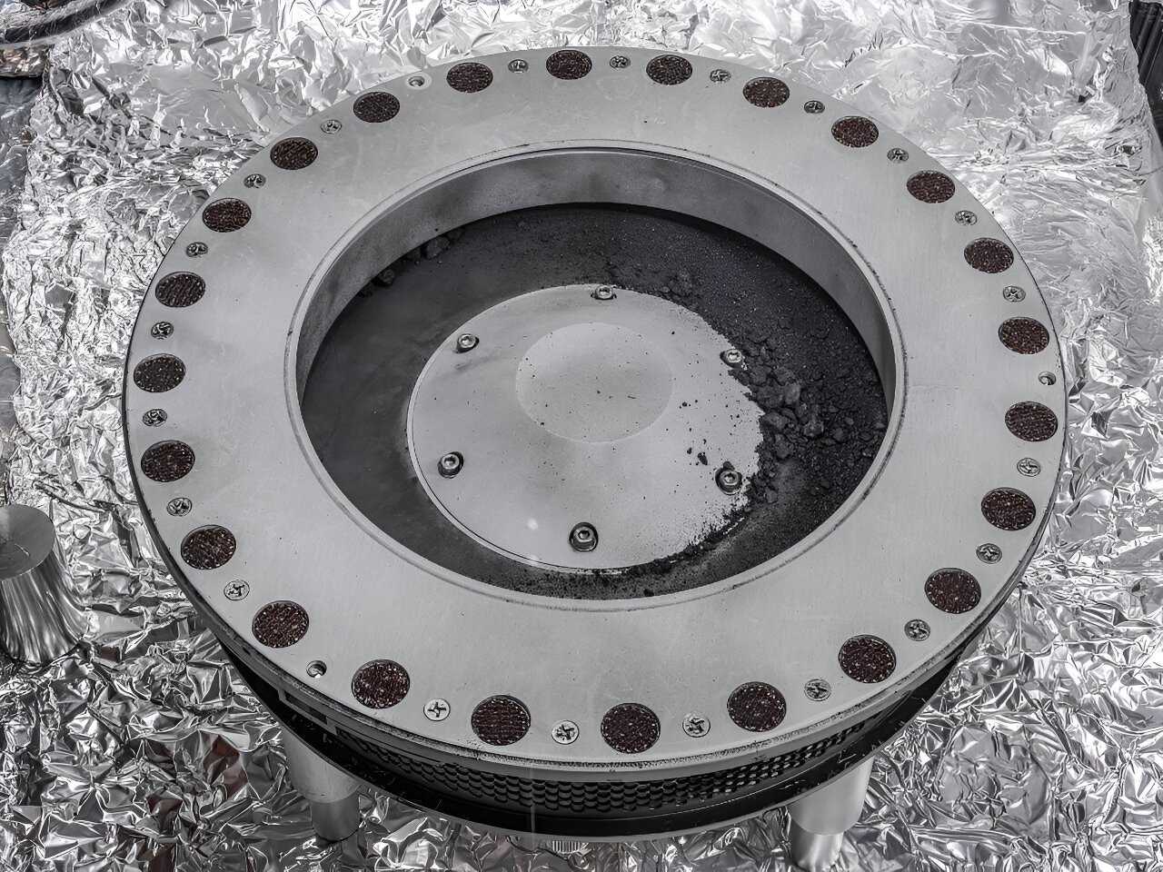 Контейнер OSIRIS-REx с ценным для науки материалом с астероида Бенну