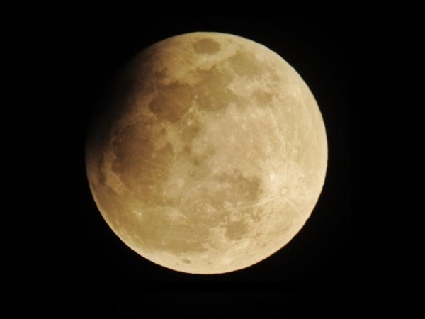 Лунное затмение «на грани времен»