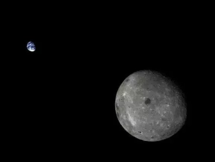 Снимок Земли и Луны, сделанный миссией «Чанъэ-5-Т1»