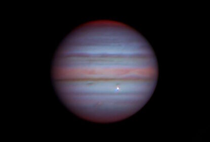 Взрывная вспышка на Юпитере. Иллюстративное фото