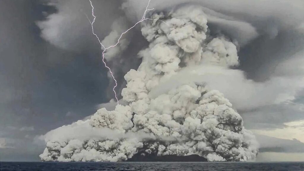 Извержение вулкана Хунга