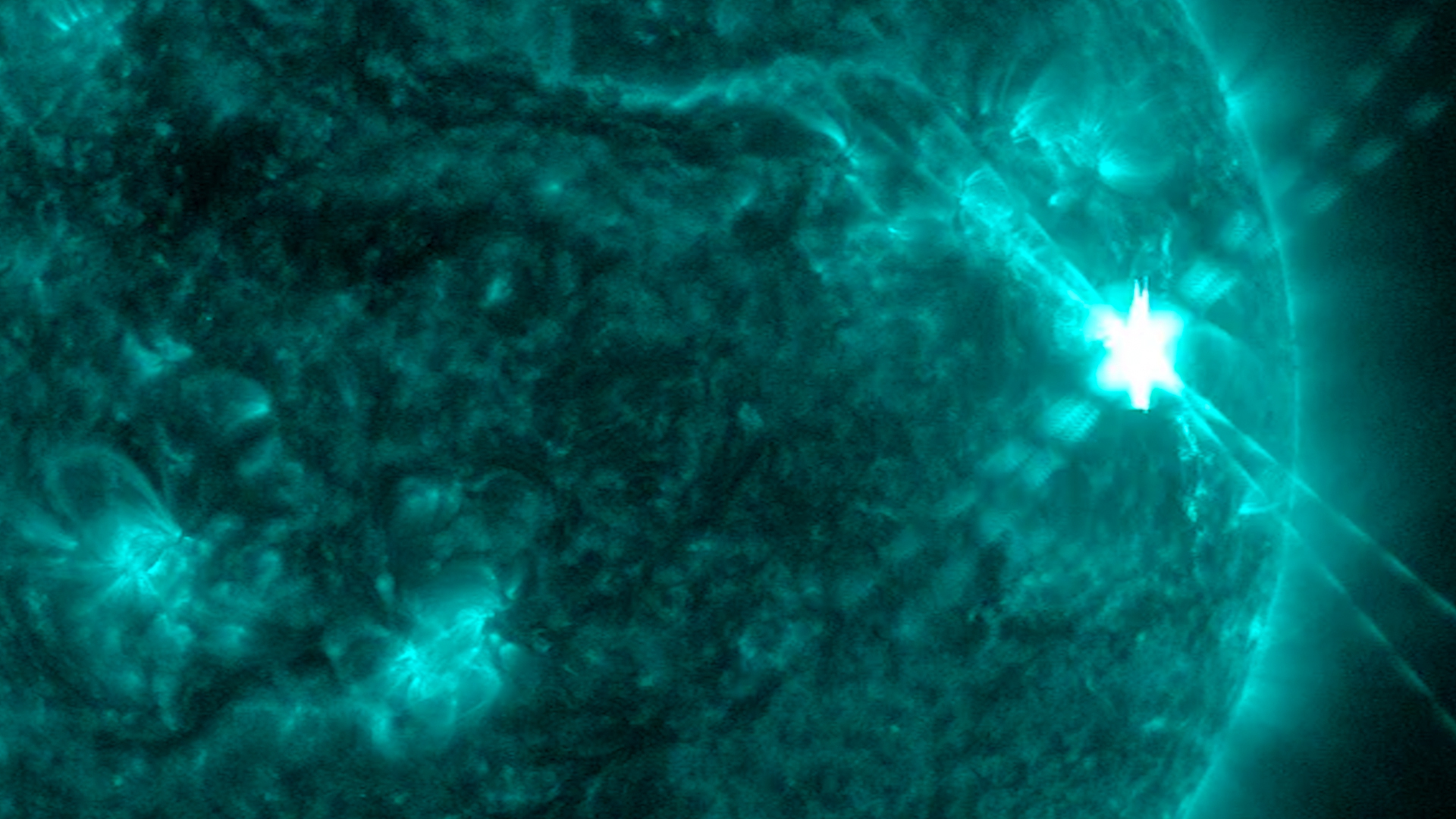 Обсерваторія сонячної динаміки NASA зафіксувала сонячний спалах класу X2.8