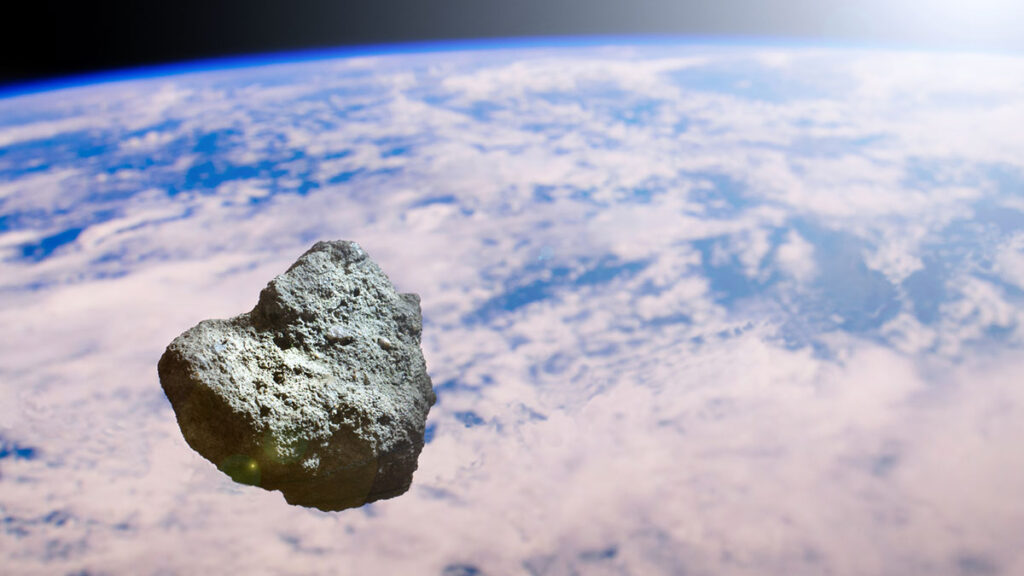 Земля разрывает астероиды на куски