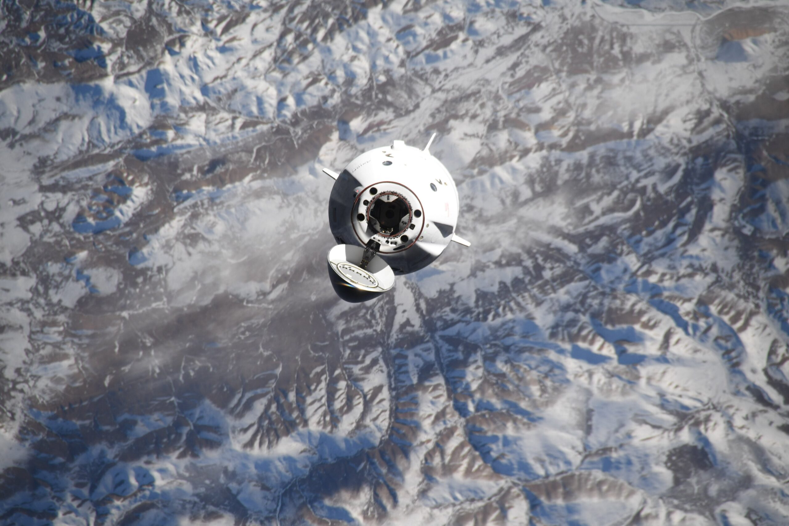 Полет Crew Dragon Axiom-3 над Гималаями: захватывающее фото с борта МКС