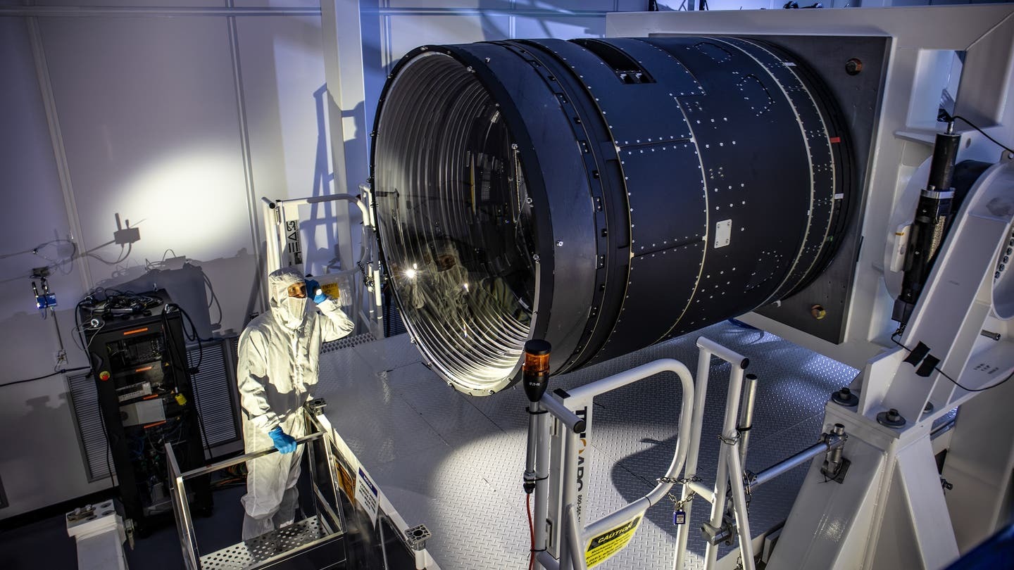 Найбільша у світі астрономічна цифрова камера нарешті готова після 20 років розробки