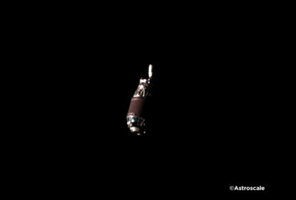 Космический уборщик сфотографировал отработанную ступень ракеты