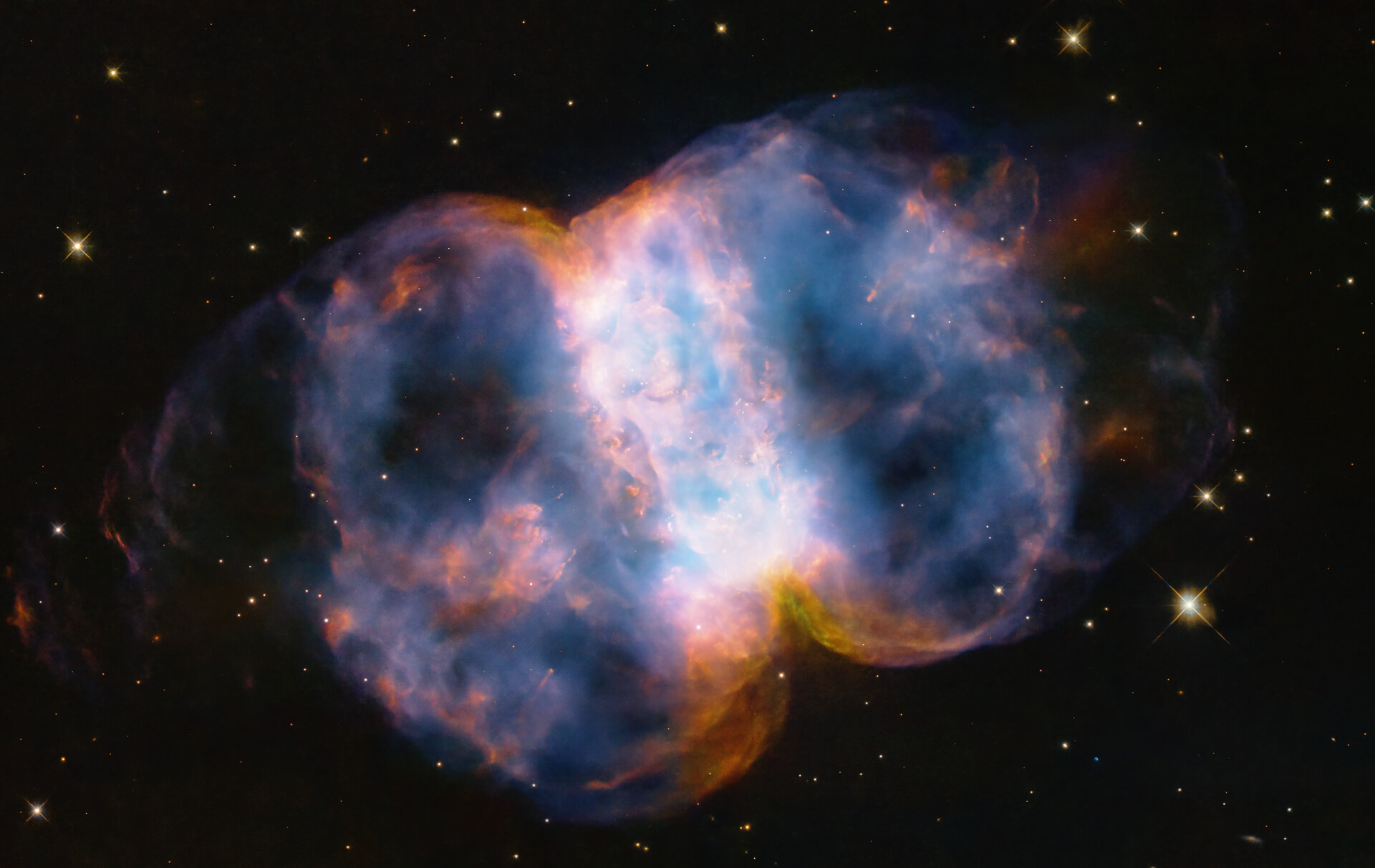 Hubble відсвяткував свій день народження знімком космічної гантелі