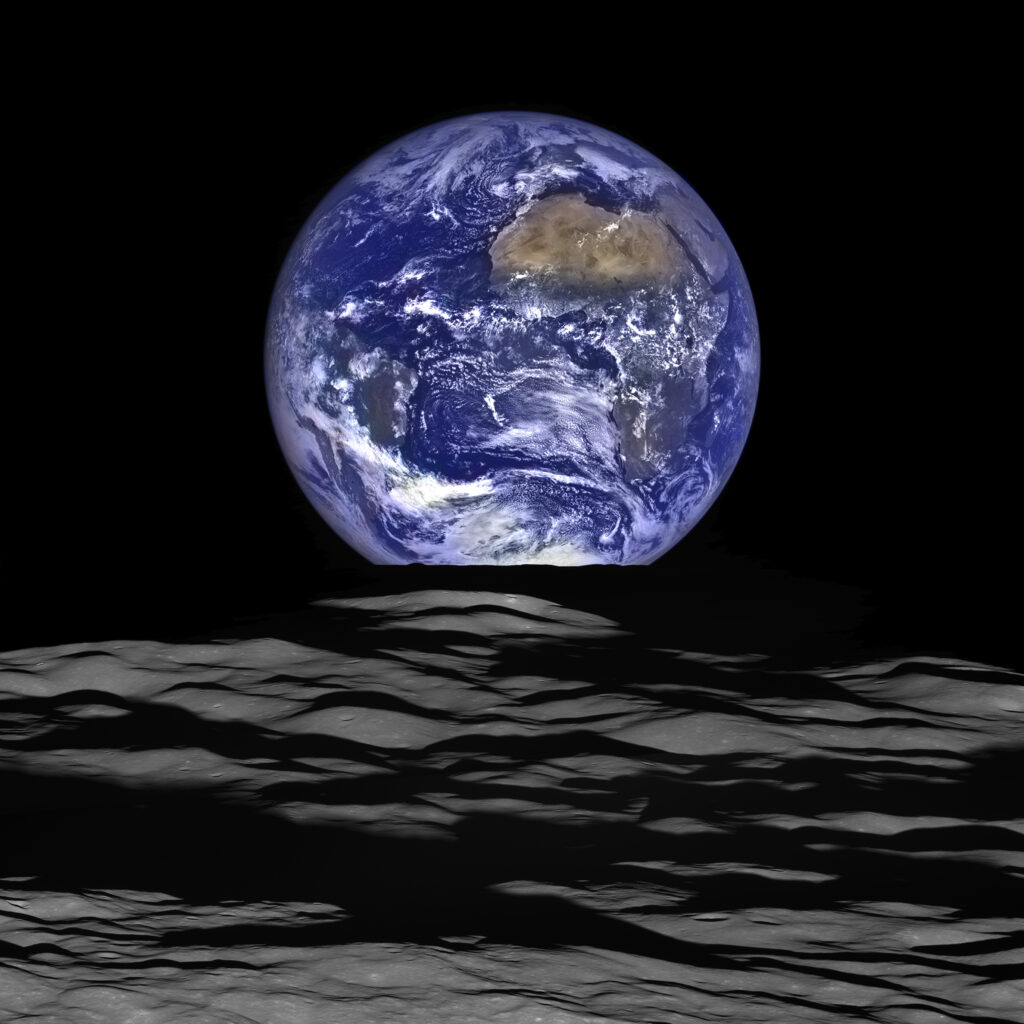 Земля в иллюминаторе: знаменитые снимки нашей планеты из космоса