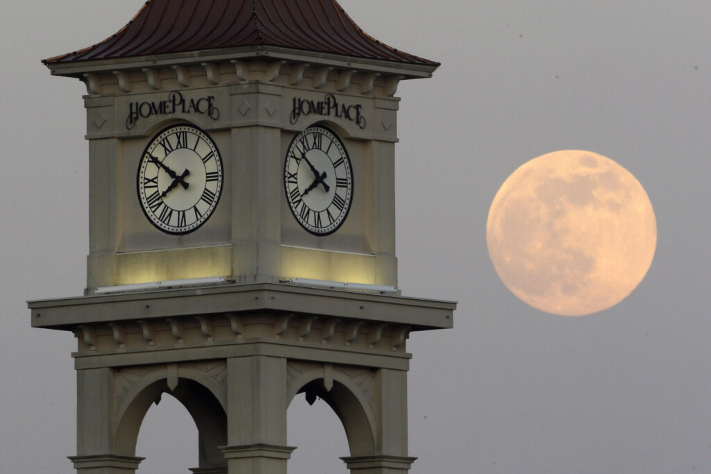 Какими должны быть часы для Луны?