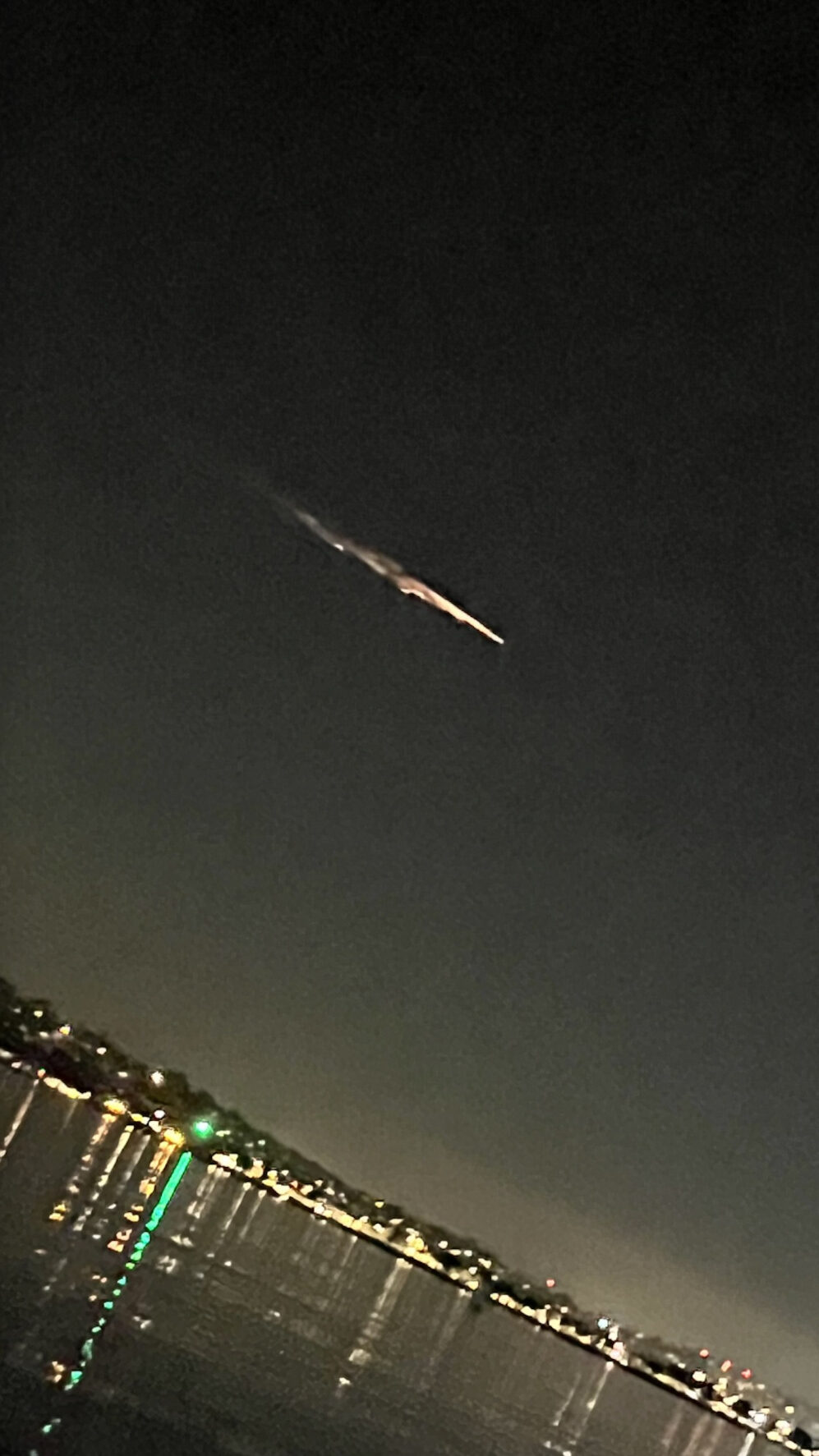 Фотография очевидца огненного шара в небе над штатом Калифорния, 2 апреля 2024 года