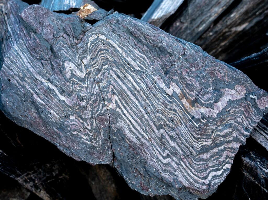 Геологічні породи містять найдавніші сліди магнітного поля Землі