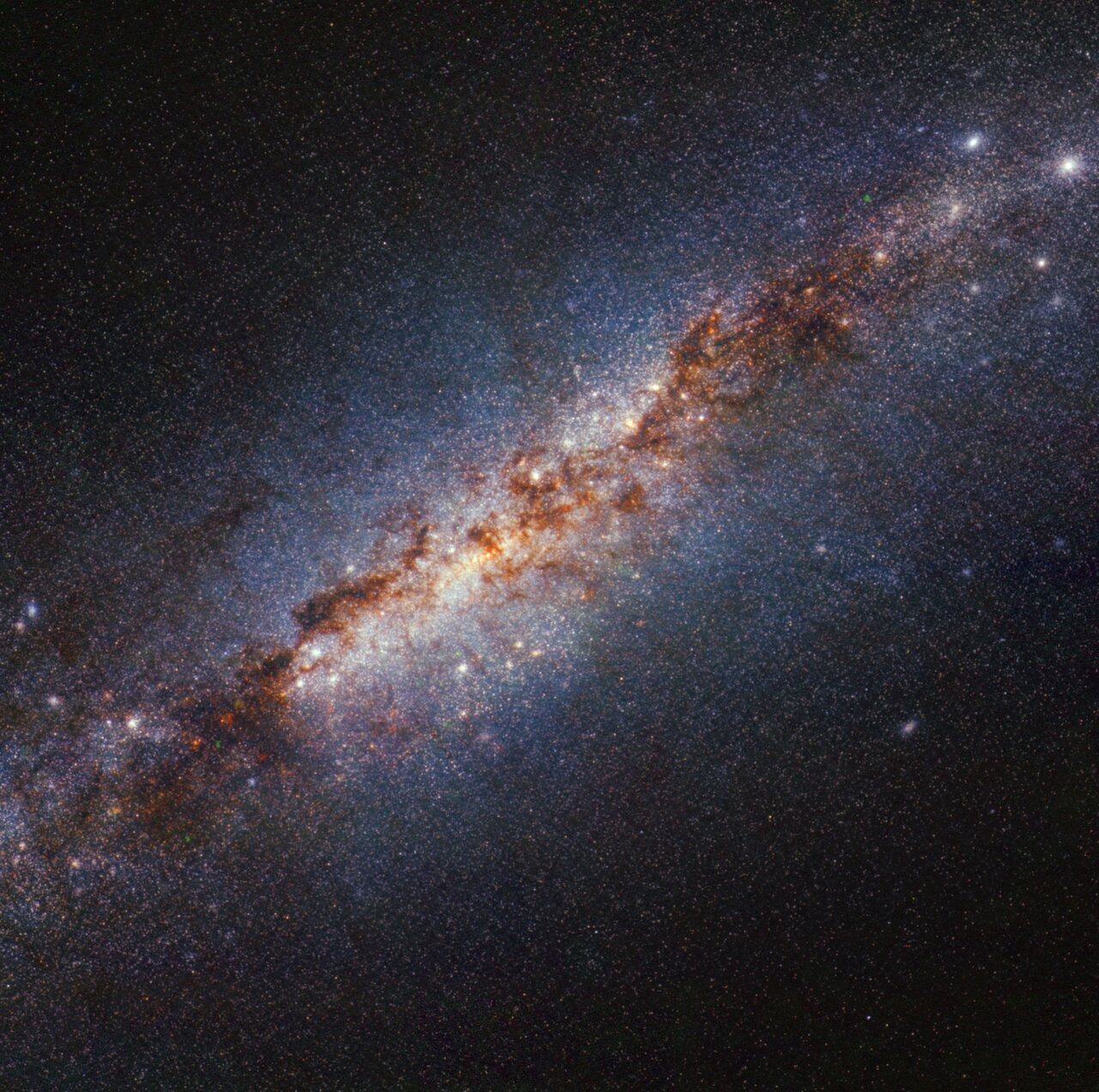 James Webb sends impressively detailed photos of Starburst Galaxy