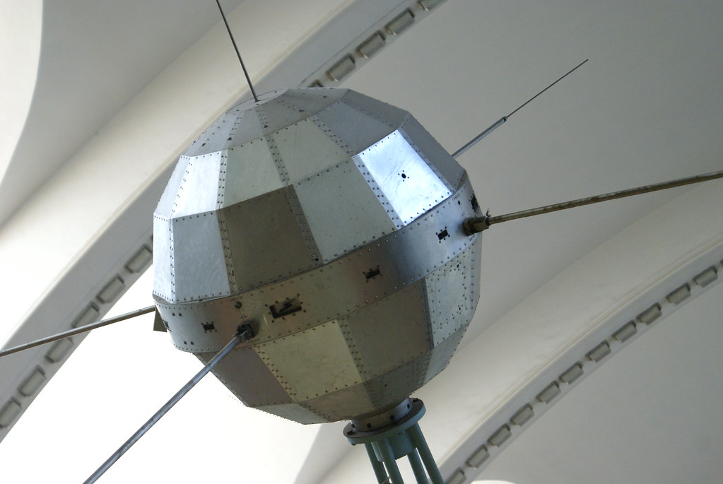 Копія супутника «Дунфан Хун-1» в музеї