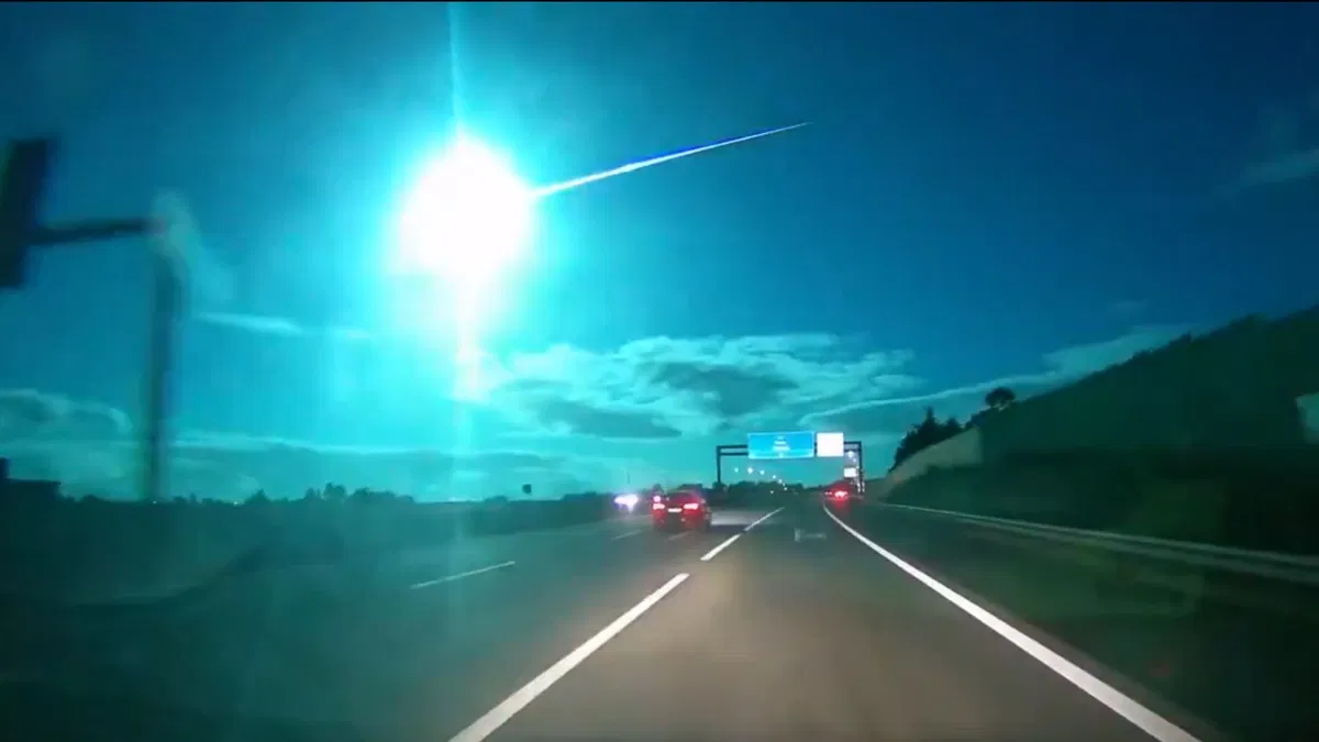 Spectacular blue meteor graced the sky over Spain (video)