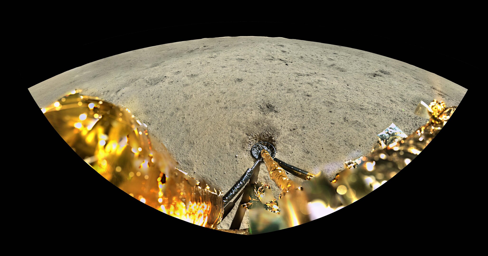 Стыковка на расстоянии 400 тысяч км от Земли: «Чанъэ-6» передал образцы лунного грунта