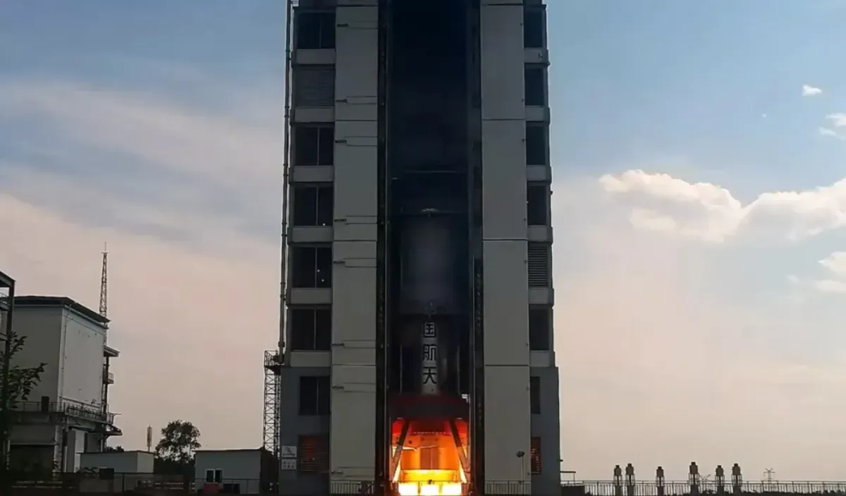 Шаг на пути к Луне: Китай осуществил успешный прожиг новой ракеты