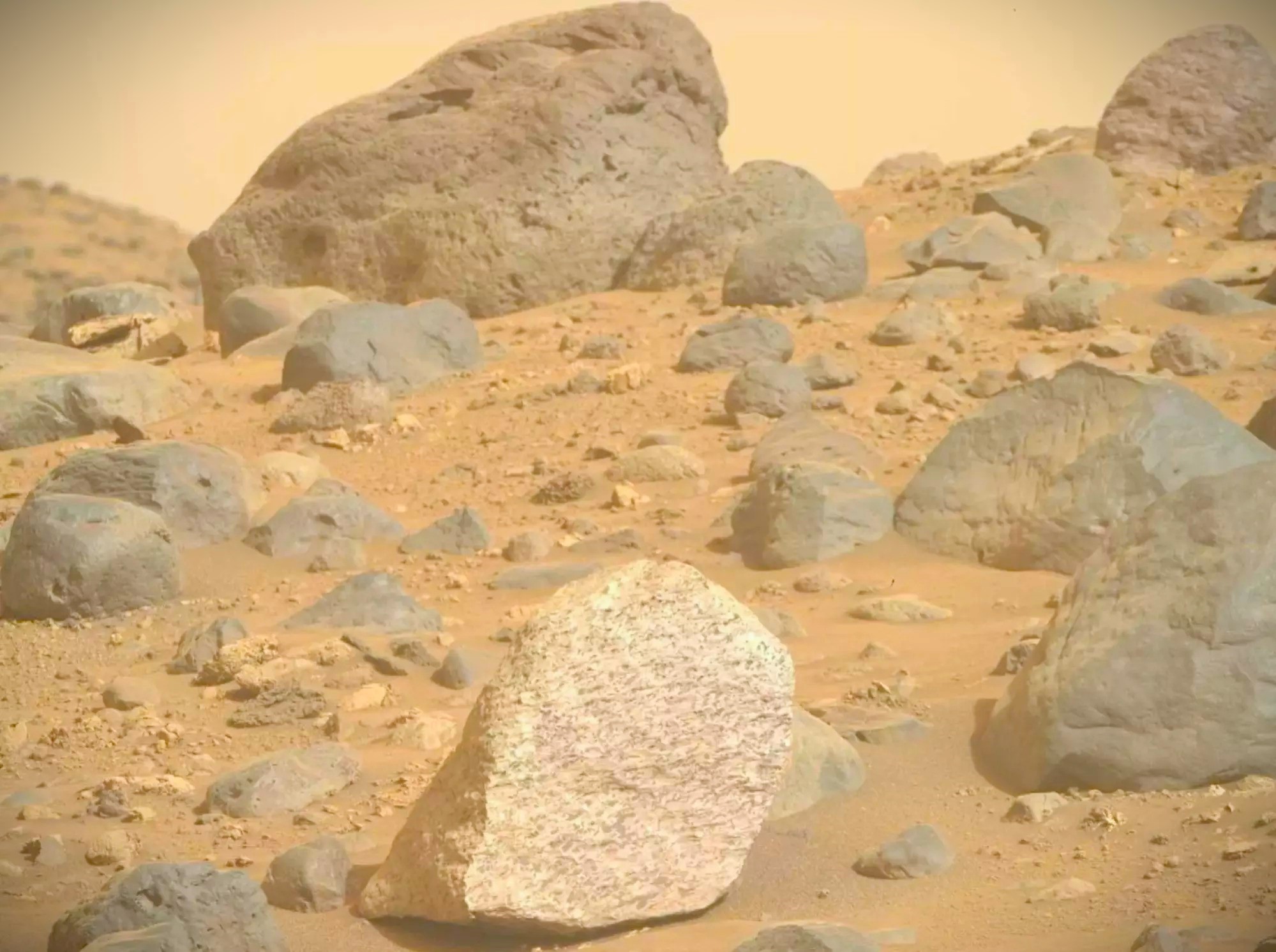 Загадочное происхождение: на Марсе обнаружили самую странную геологическую находку