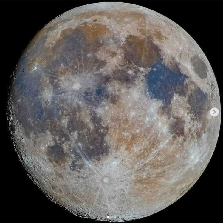 Луна в фазе 95% освещенности, сфотографированная Илдаром Ибатуллиным