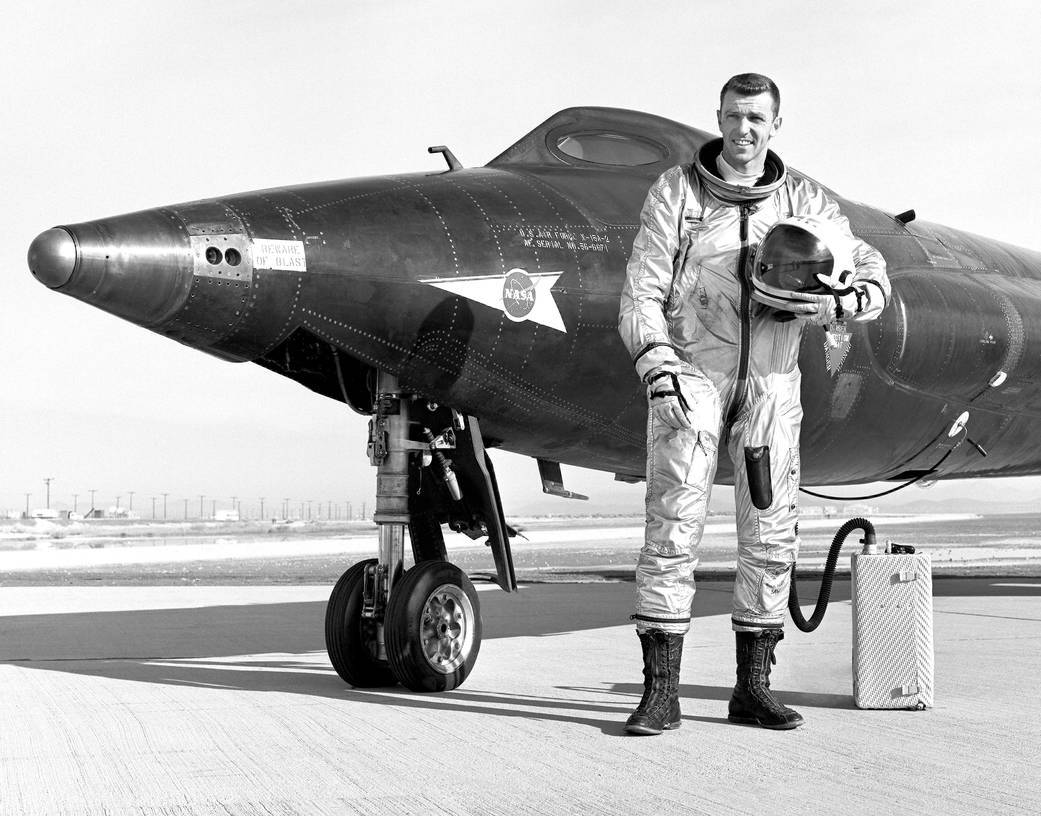 Умер Джо Энгл: бывший пилот X-15 и испытатель шаттла