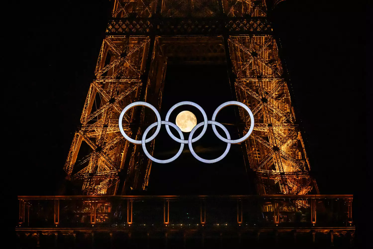 Dead on target: The rising moon “photobombed” the logo of the Paris Olympics