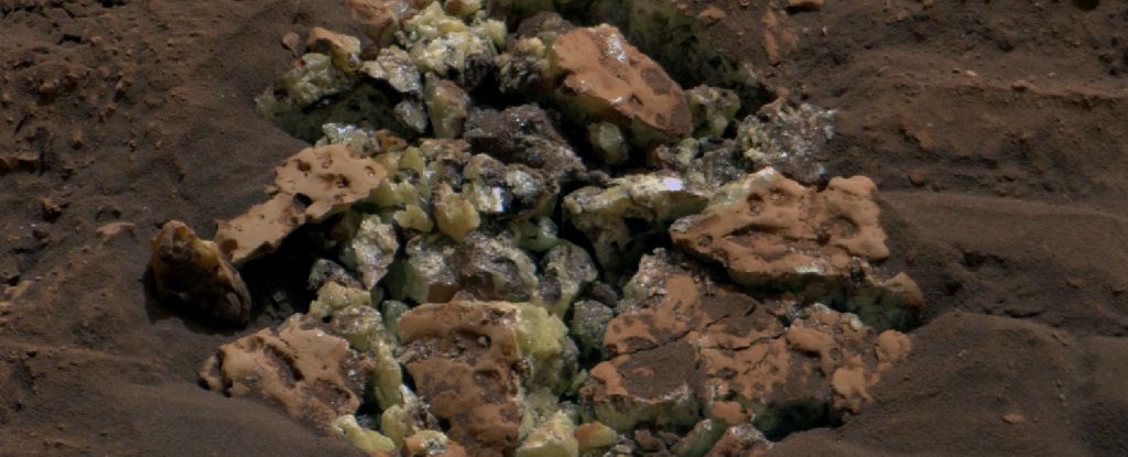 Марсоход Curiosity нашел на Марсе чистую серу