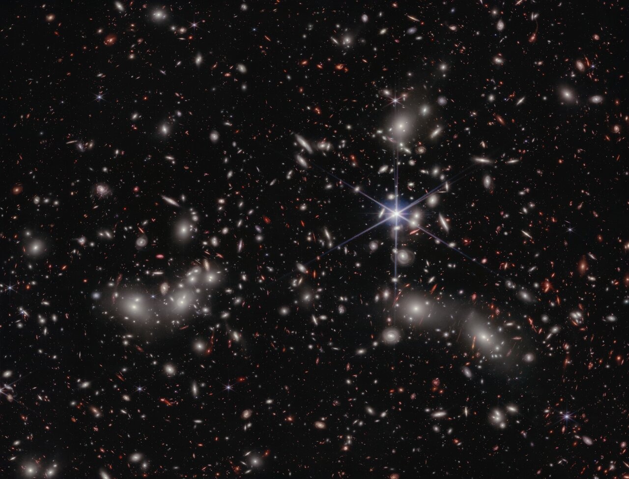 Что зажгло Вселенную: найден источник первого света в темном пространстве