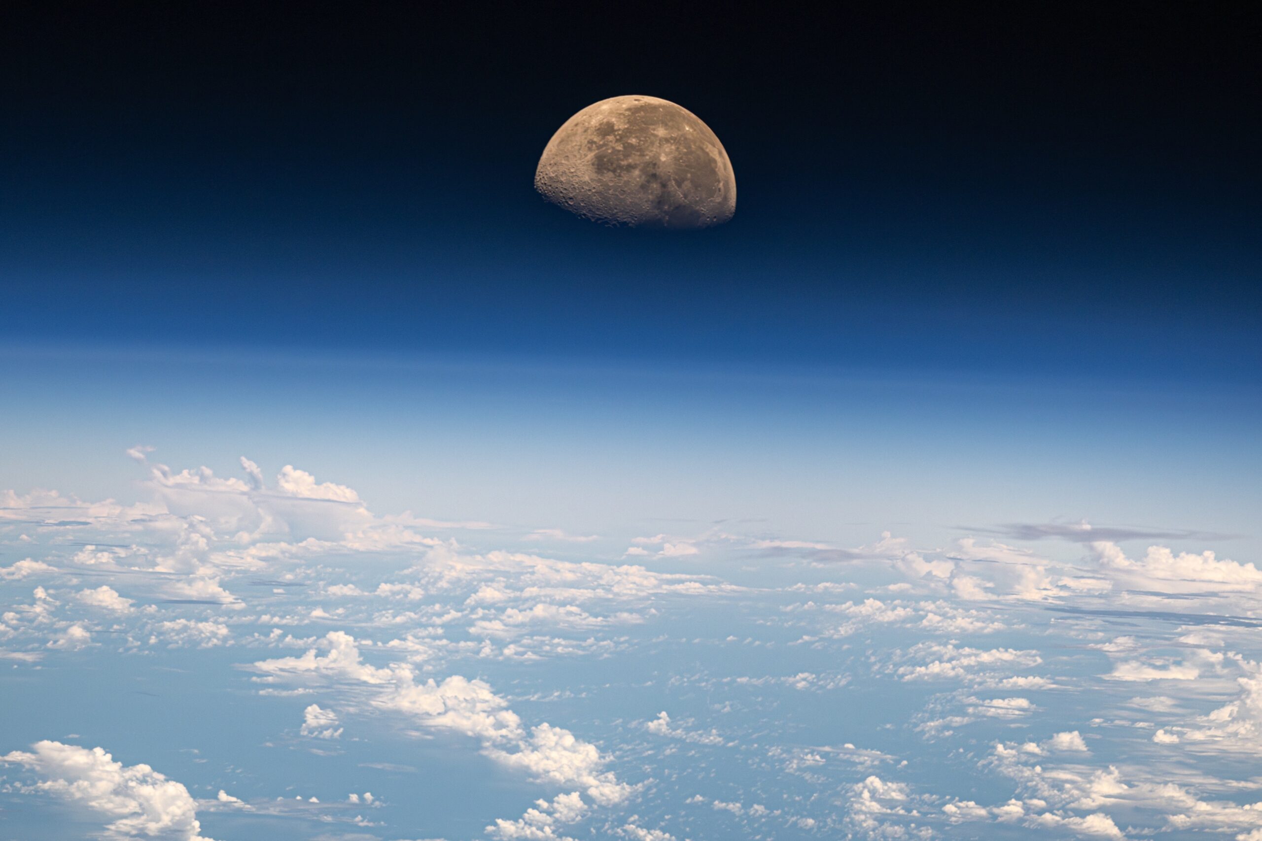 Stunning photo of the Moon from the ISS