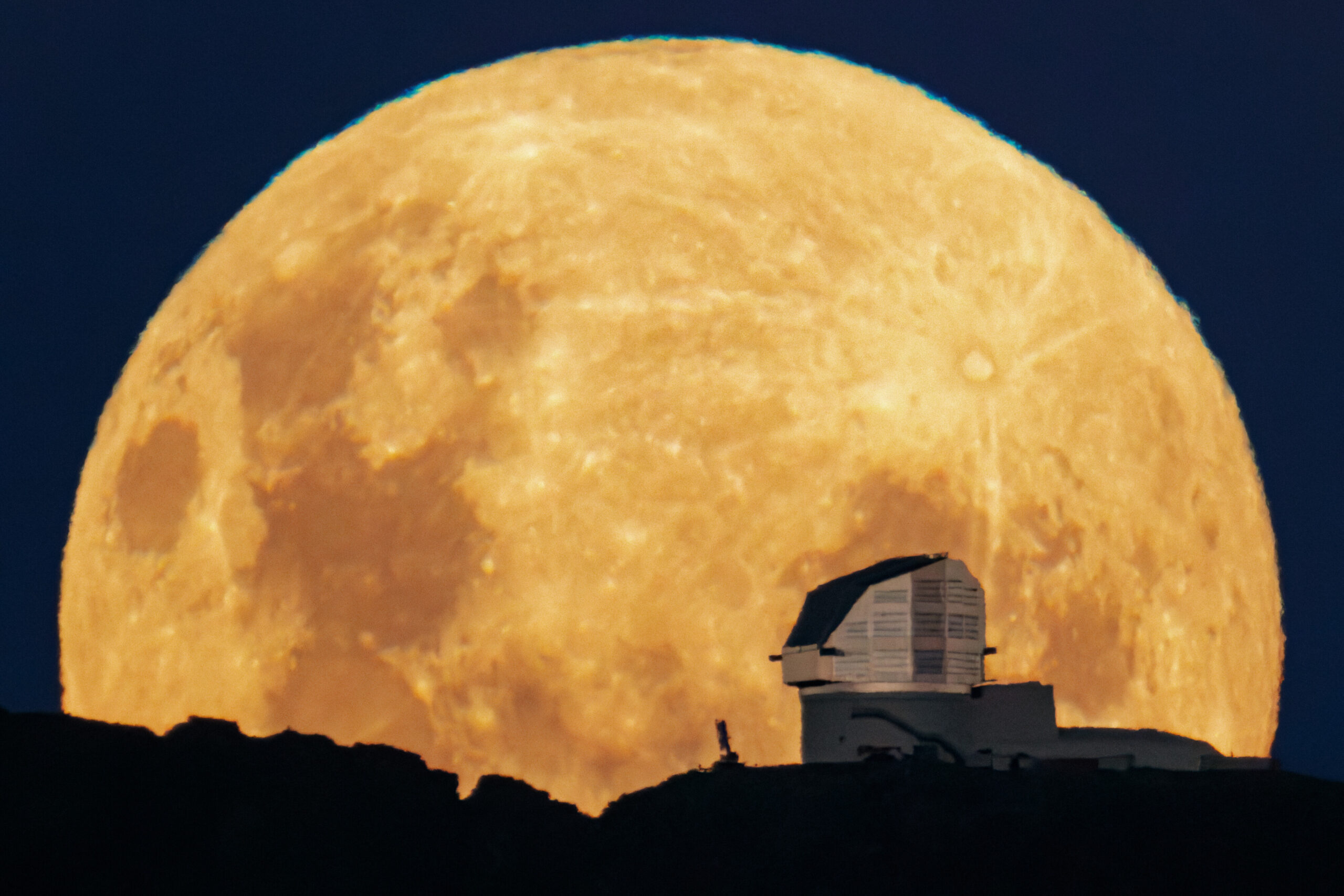 Lunar illusion over Vera Rubin Observatory in photo