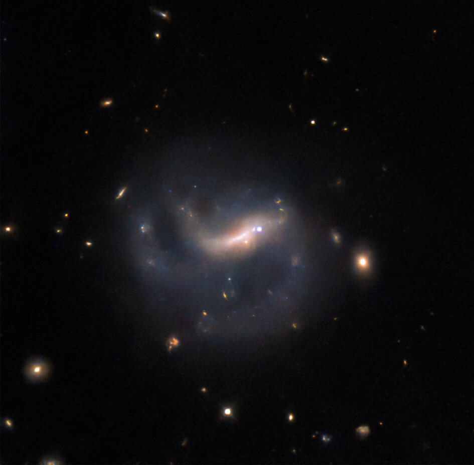 Hubble photographs a galaxy with supernova star