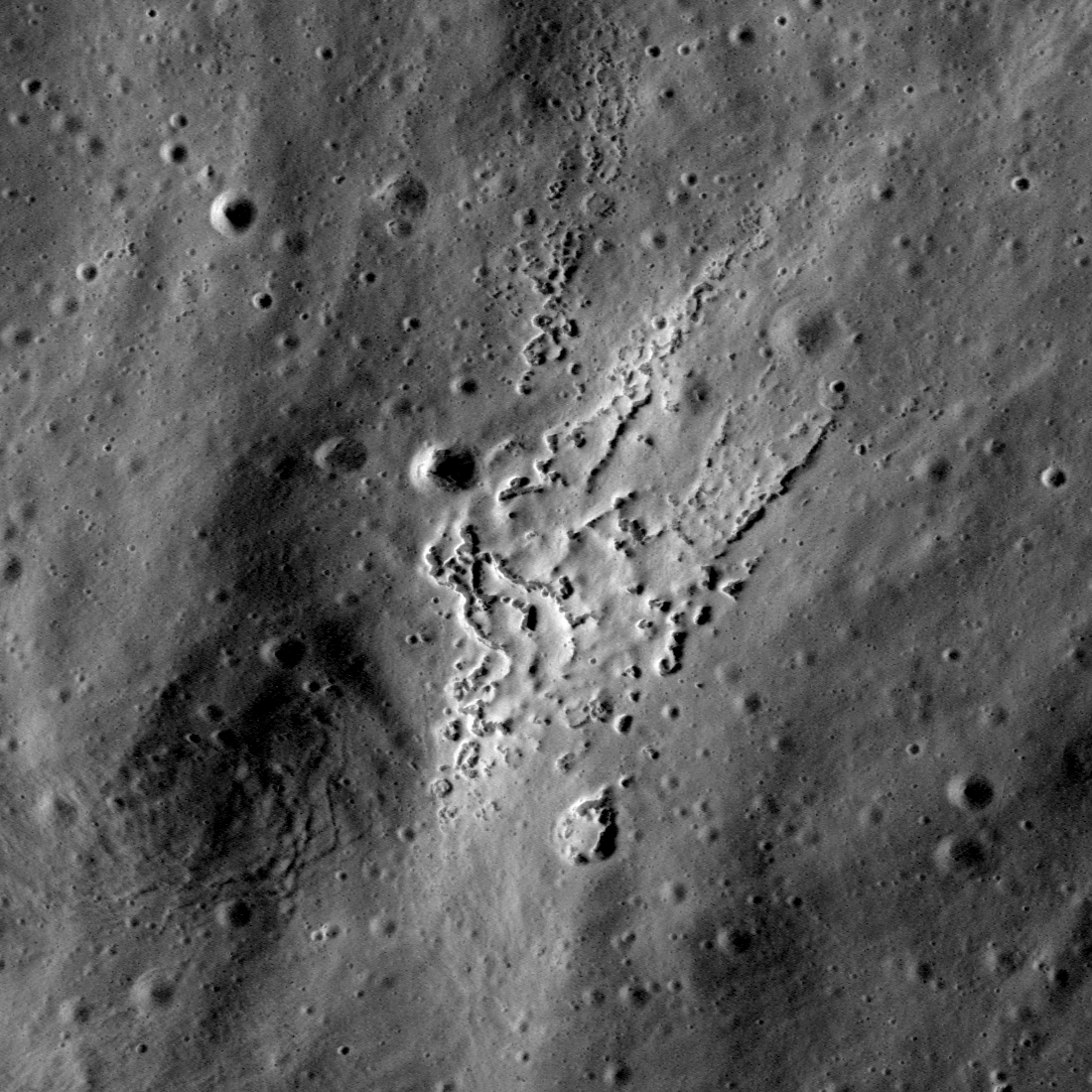 LRO сфотографировал следы недавней вулканической активности на Луне