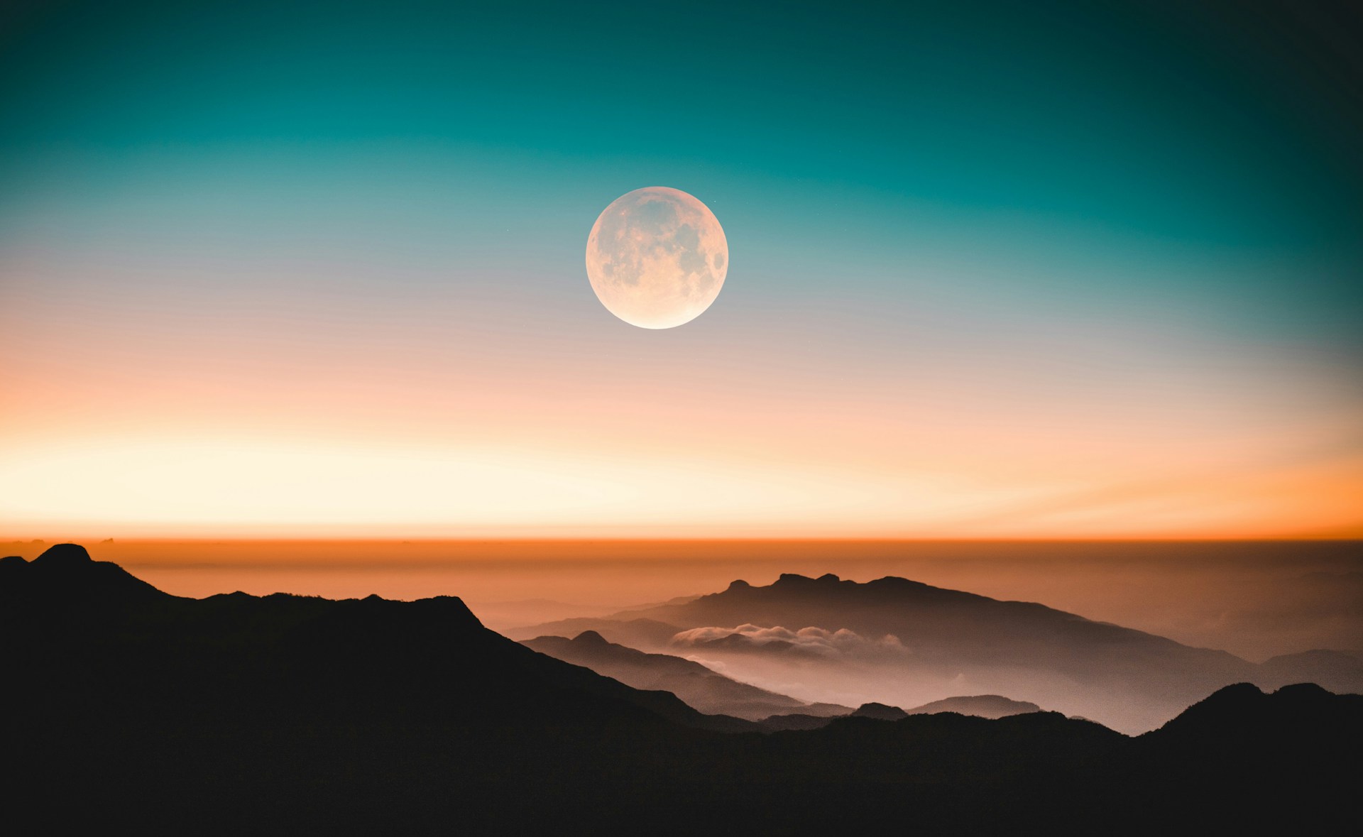 Why does the Moon appear larger on the horizon than when it is directly overhead?