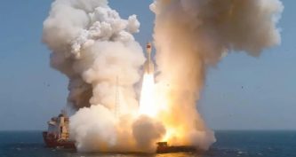 Старт китайської ракети з морської платформи