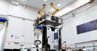 Роботизований сервісний апарат Mission Robotic Vehicle під час передстартової перевірки.