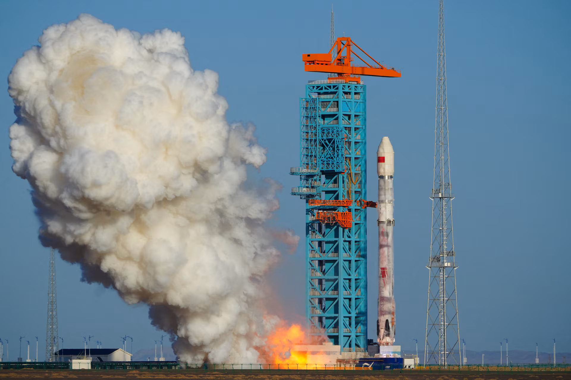 Ракета «Чжуцюе-3» приватної китайської компанії LandSpace стартує з комерційної зони космічних інновацій «Дунфен» на північному заході Китаю.
